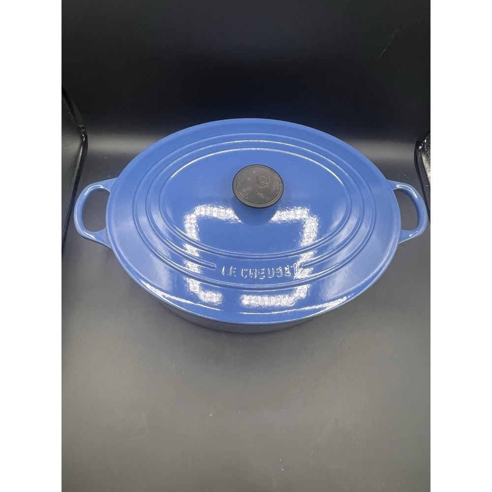 Le Creuset cast iron oval cobalt blue dutch oven #33 8 quart with lid - Picture 3 of 9